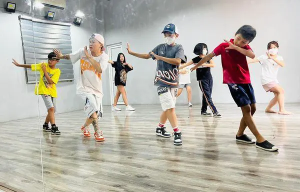 Trung Tâm Nghệ Thuật Hí Hoáy