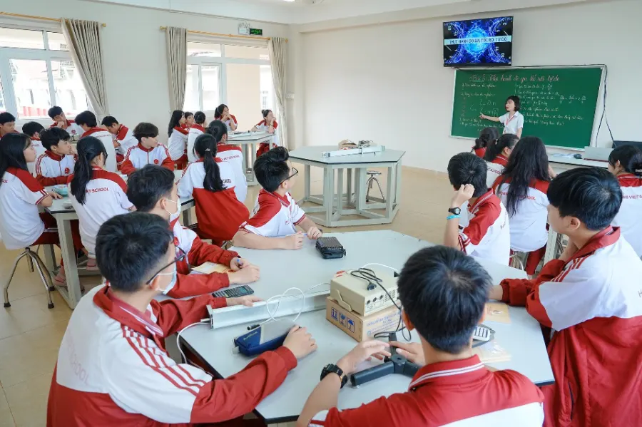 Trường Tiểu học, THCS và THPT Hoàng Việt