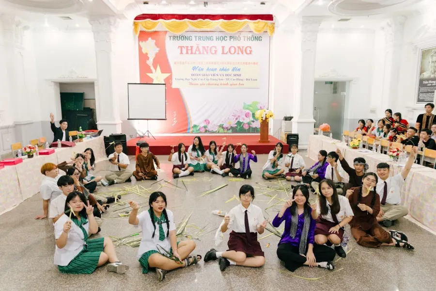 Trường THPT Thăng Long