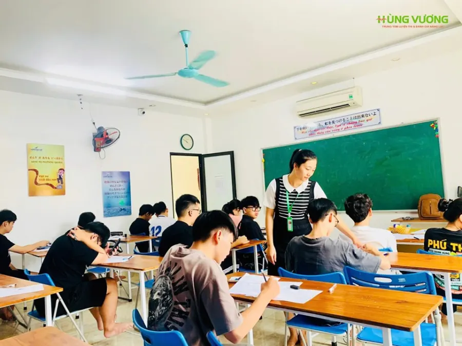 Trung tâm luyện thi & ĐGNL Hùng Vương