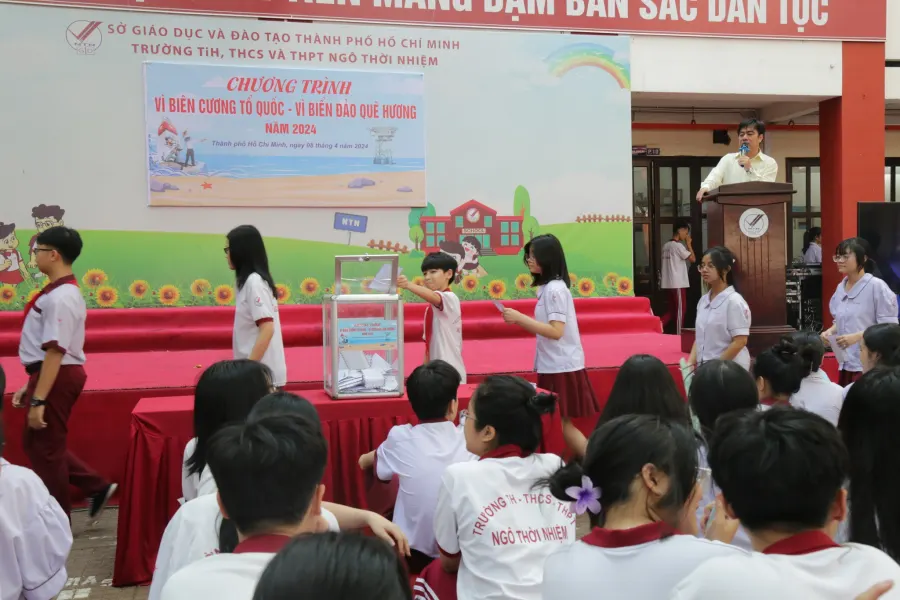 Trường THPT Ngô Thời Nhậm