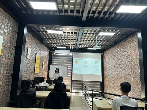 Trung tâm Ngoại ngữ Vy Vy