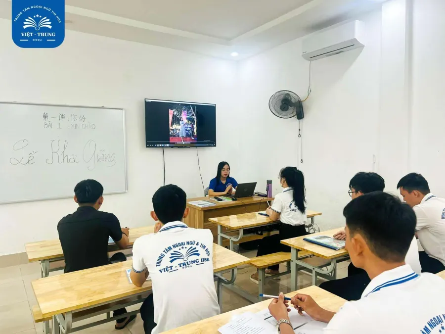 Trung tâm ngoại ngữ Việt Trung HSK