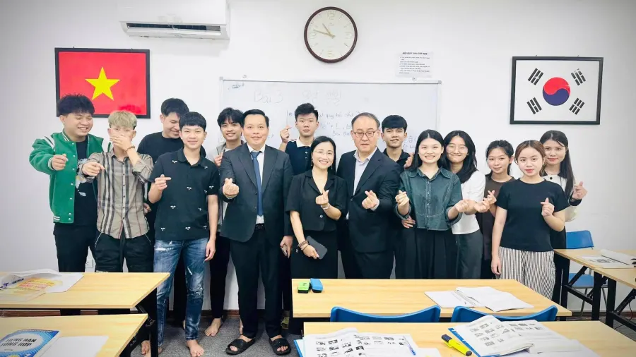 Trung Tâm Tư Vấn Du Học Hoàng Thành