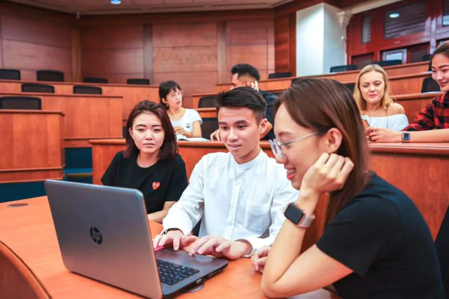 Trung tâm Tư vấn Du học Henry Nguyen