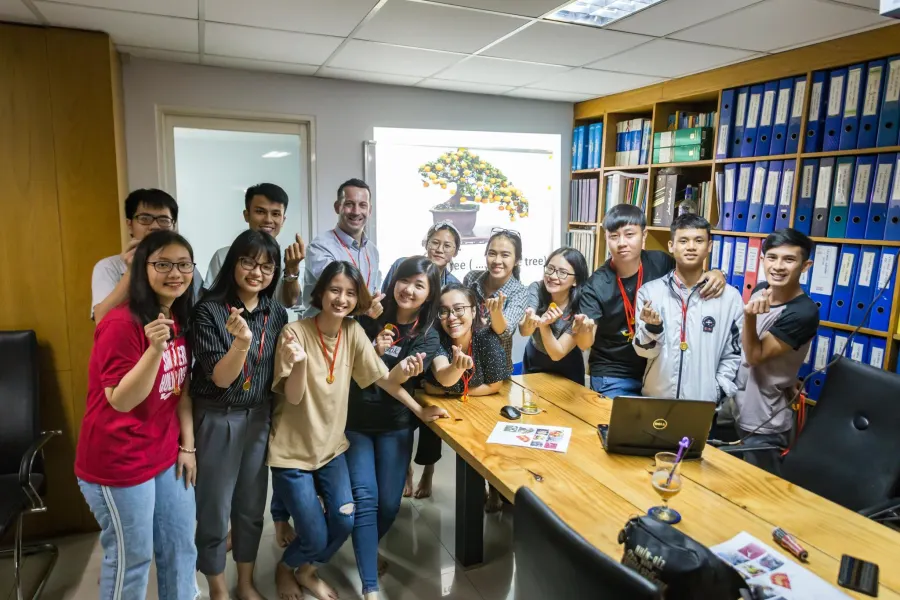 Lớp Let's Talk EngLish