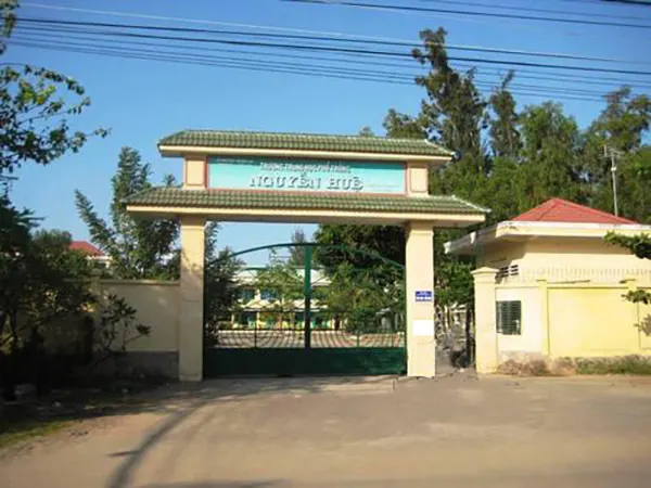 Trường THPT Nguyễn Huệ
