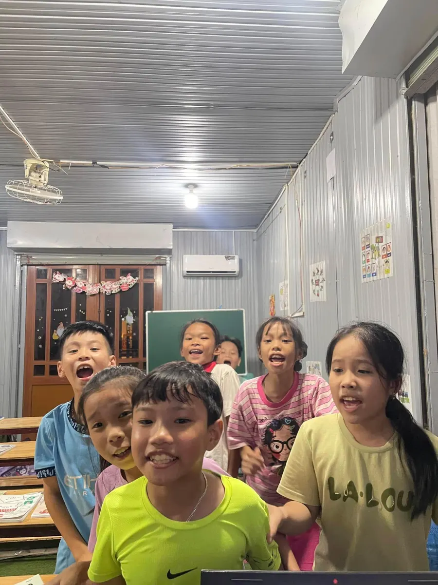 Lớp Tiếng Anh cô Thùy - Ms.Thuy’s English Class
