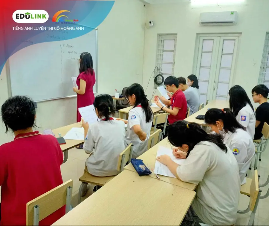 Lớp Tiếng Anh Luyện Thi Cô Hoàng Anh - Cơ sở 5