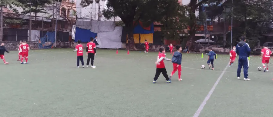 Trung tâm dạy bóng đá trẻ em Tân Mai