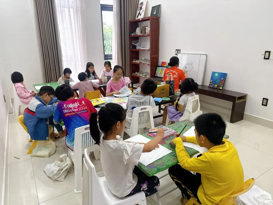 Trung tâm Mỹ thuật Rainbow Art