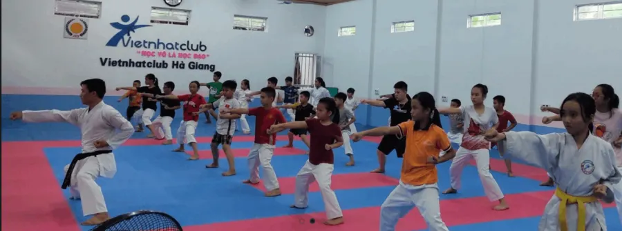 Câu lạc bộ VietnhatClub