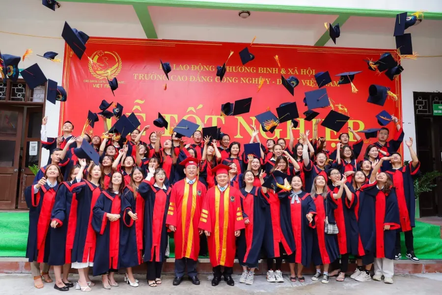Trường Cao Đẳng Công Nghệ Y- Dược Việt Nam