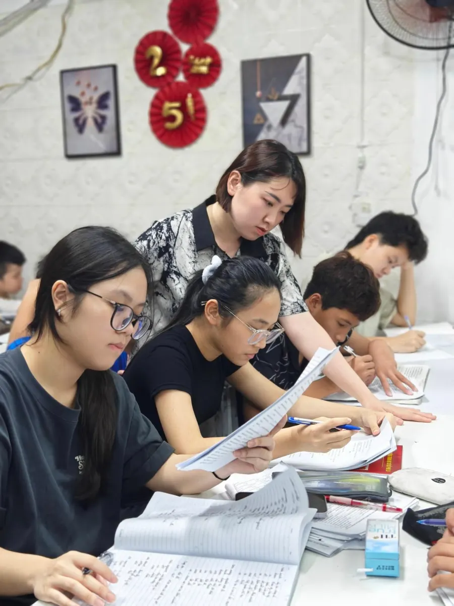 Lớp Tiếng anh cô Hiền IELTS