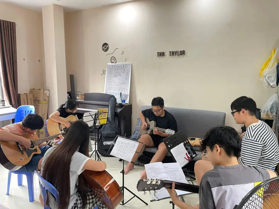 Lớp dạy nhạc Thân Nguyễn Guitar