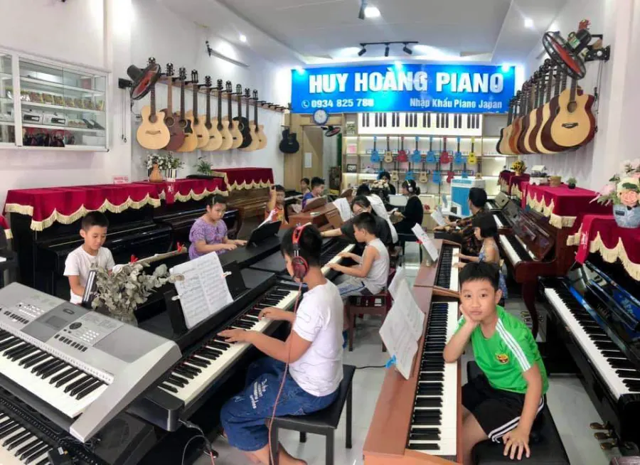Trung tâm Âm nhạc Huy Hoàng