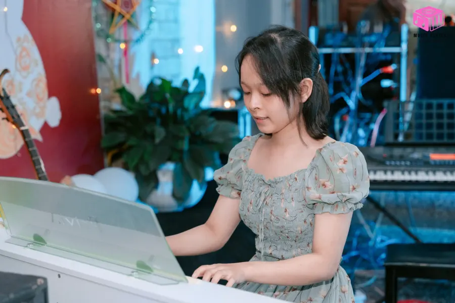 Lớp Nhạc Cô Hạnh