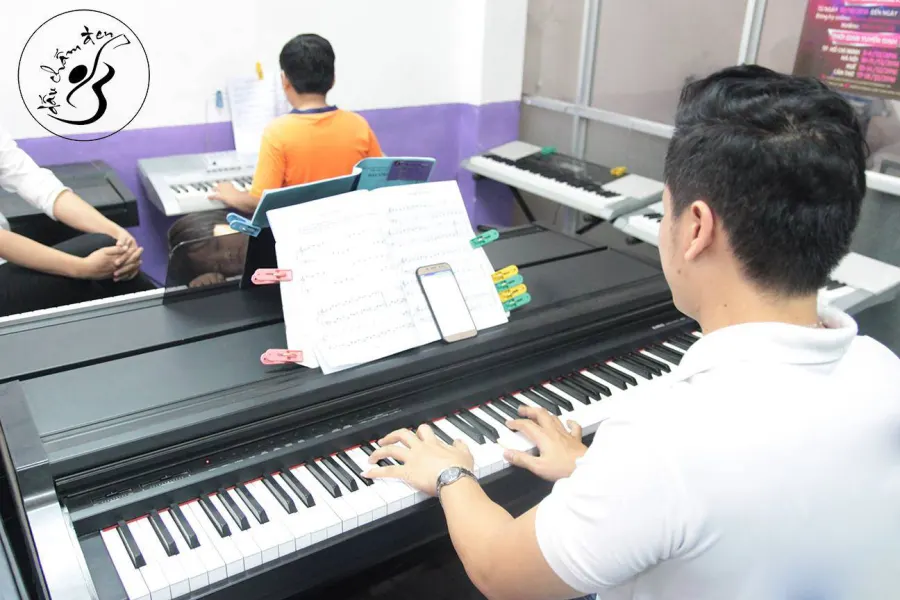 Trung tâm Âm nhạc Dấu Chấm Đen