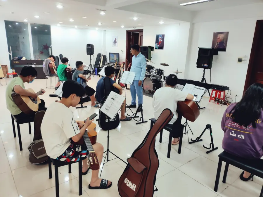 Câu lạc bộ Âm nhạc Nhật Hoàng Music