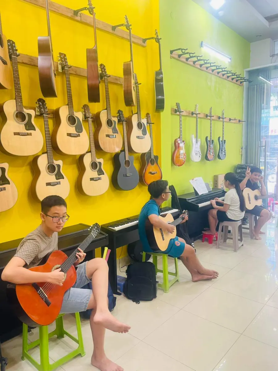 Trung tâm Đàn Mê Music