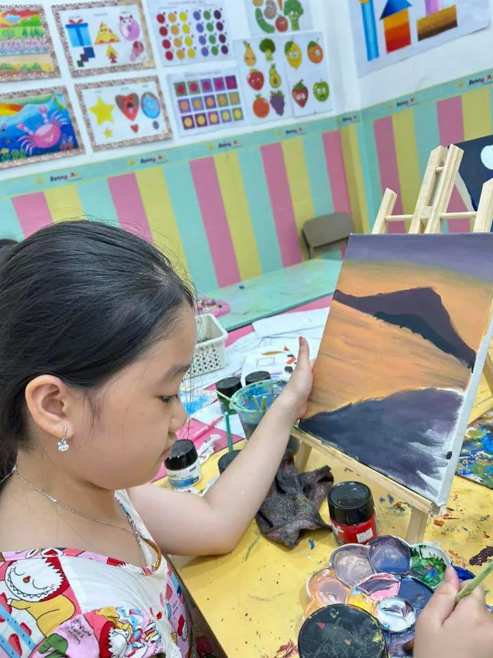 Lớp Vẽb Sunny Art