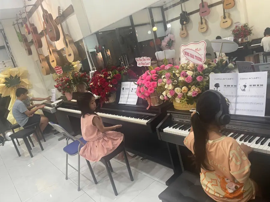 Lớp Nhạc Lysa