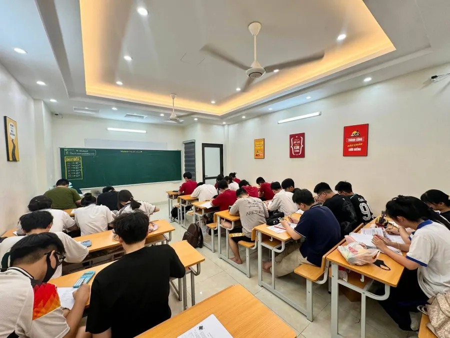 Trung tâm Luyện thi HSCHOOL