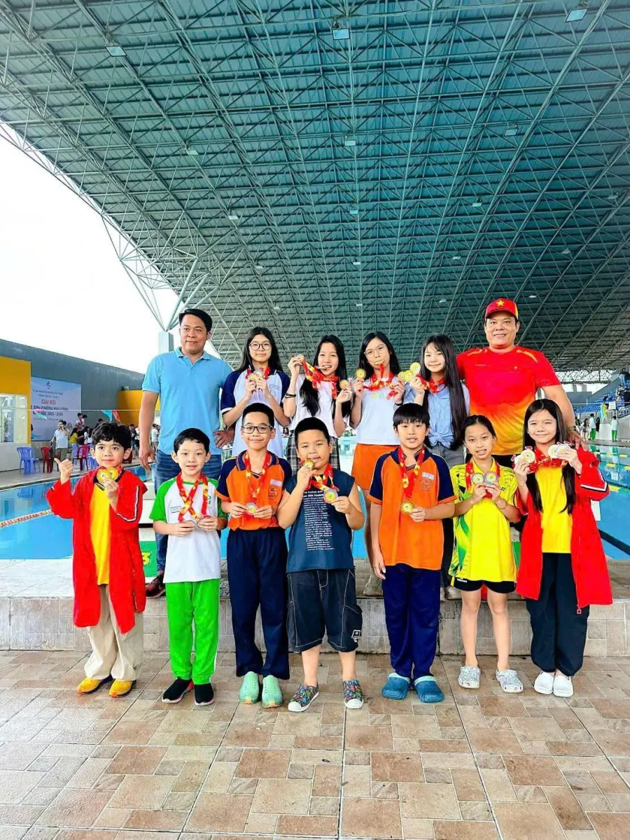 Câu lạc bộ Cá Heo Dạy Bơi