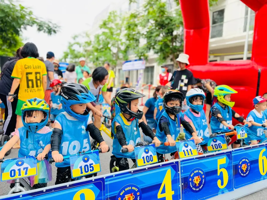 Trường Mầm Non Xứ Sở Cầu Vồng (Future Bridge School)