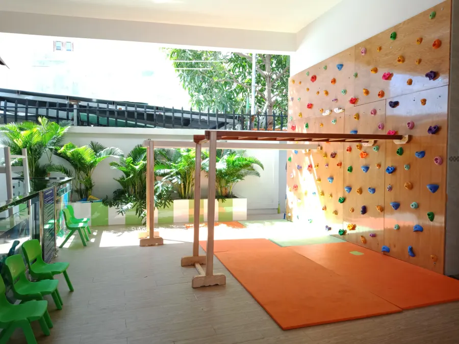 Trường mầm non Cầu Vồng Nhỏ