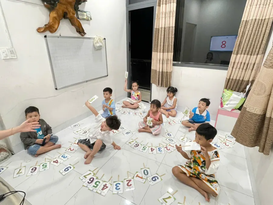 TOÁN TƯ DUY - TIẾNG ANH TRẺ EM - TIỀN TIỂU HỌC CÔ LAN - TP THỦ DẦU MỘT