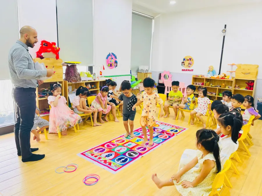 Poinsettia Preschool - Steam Kids (MN Hoa Trạng Nguyên)