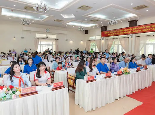 Trung tâm Ngoại Ngữ, Tin Học Ánh Hào Quang