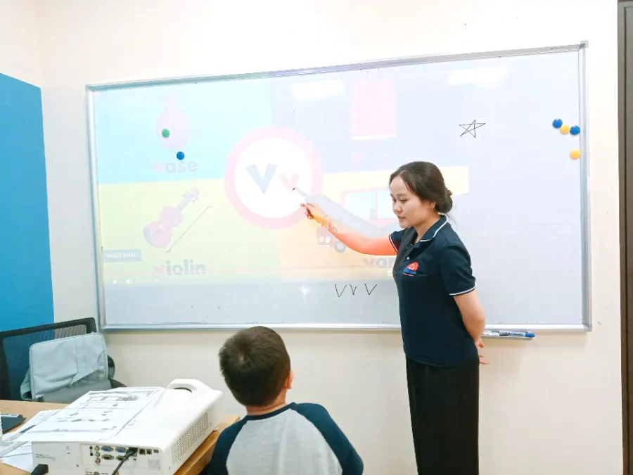 Hệ Thống Anh Ngữ Diamond Edu - Thường Lệ, Mê Linh