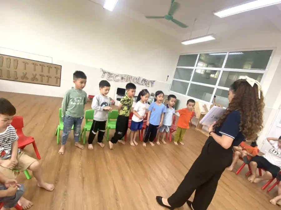 Hệ Thống Anh Ngữ Diamond Edu - Thường Lệ, Mê Linh