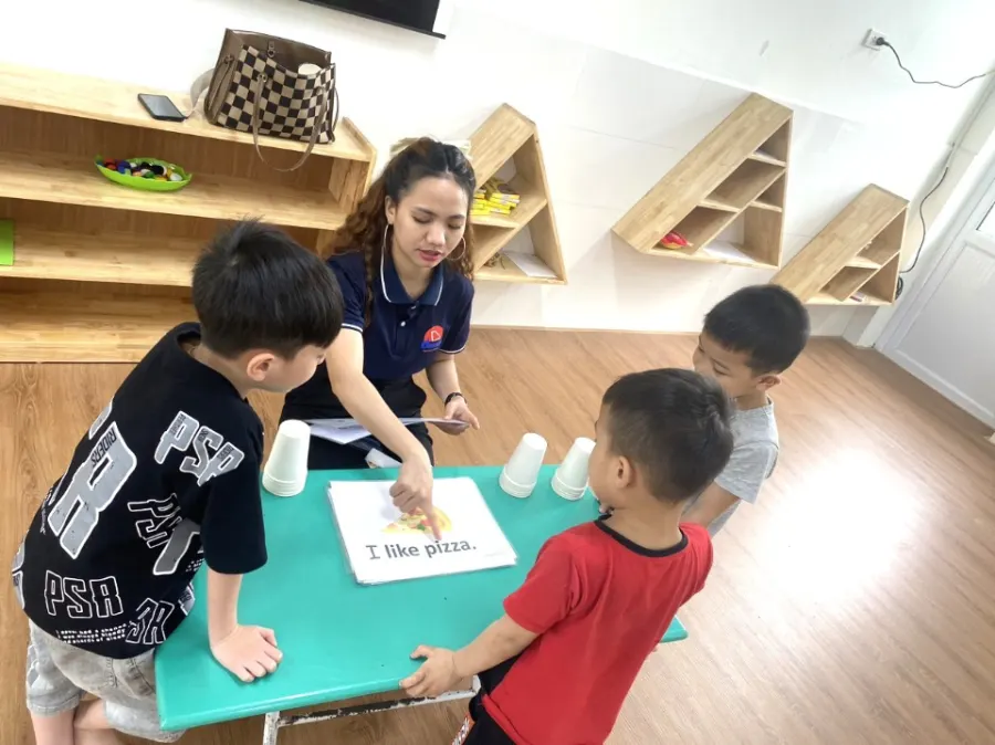 Hệ Thống Anh Ngữ Diamond Edu - Thường Lệ, Mê Linh