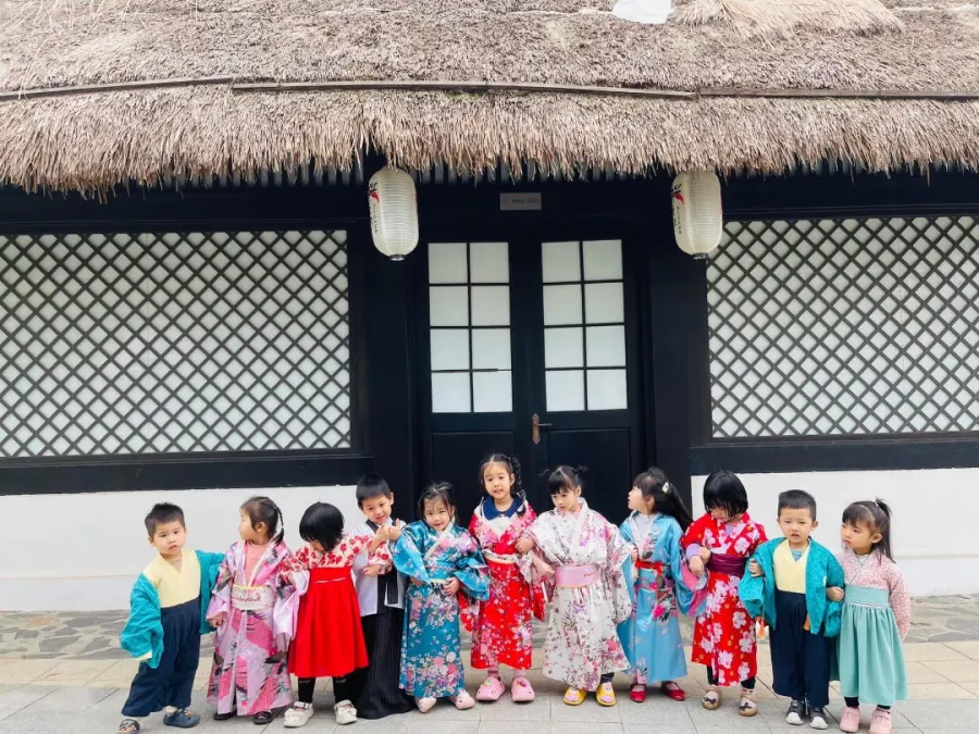 Trường Mầm Non Happy Feet Montessori Pre-school