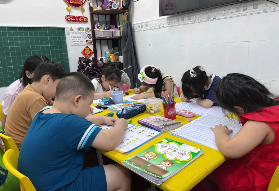 Lớp học Hành trang vào lớp 1 - Luyện chữ đẹp Hoa Mặt Trời