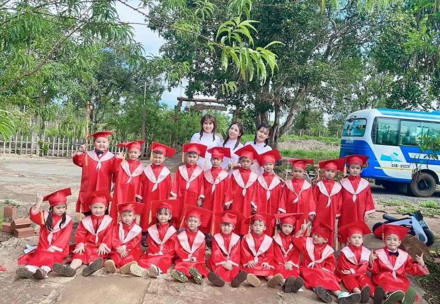 Lớp Mầm Non Hoa Phượng Đỏ