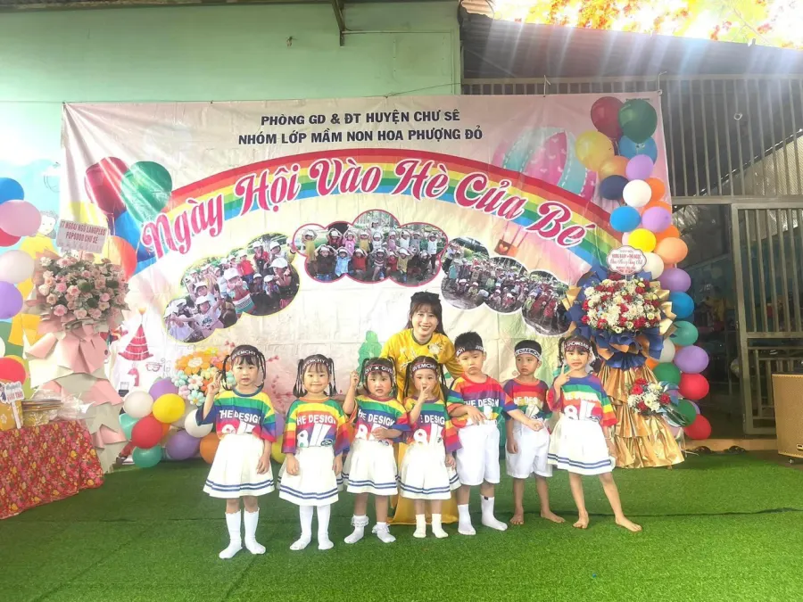 Lớp Mầm Non Hoa Phượng Đỏ