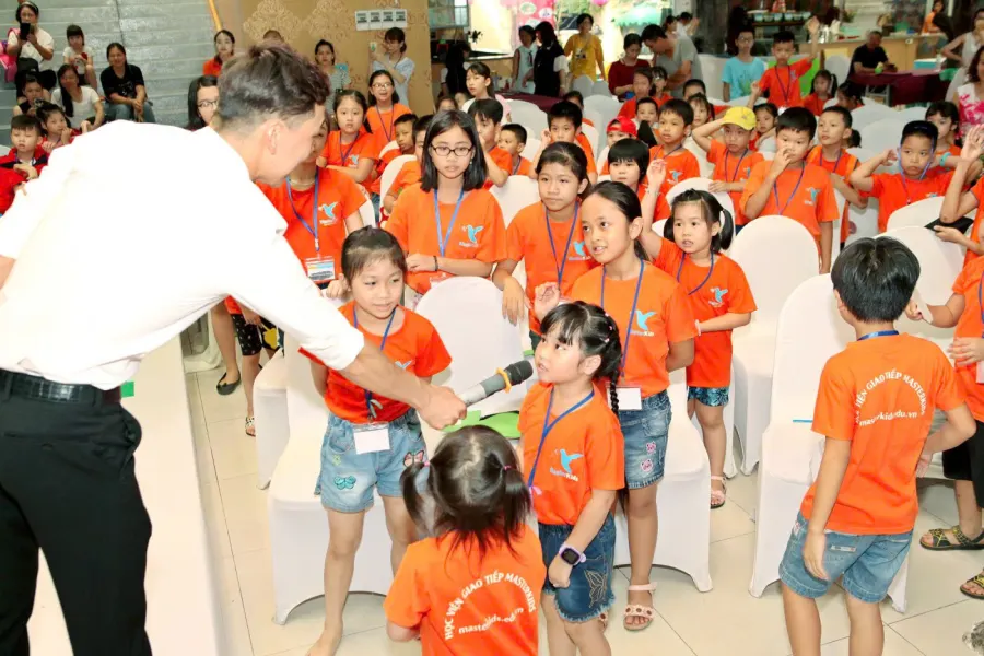 Học viện giao tiếp MasterKids - Văn Quán