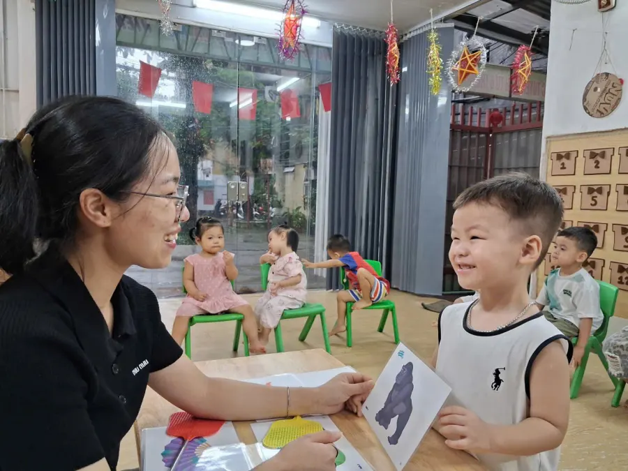 Mầm Non Thỏ Ngọc - Nguyễn Chính, Hoàng Mai