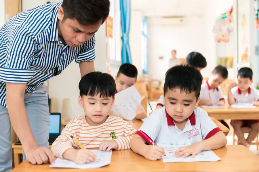 Lớp Tiền tiểu học RoyalKidz Làng Việt Kiều - Chinh phục trường tiểu học chất lượng cao