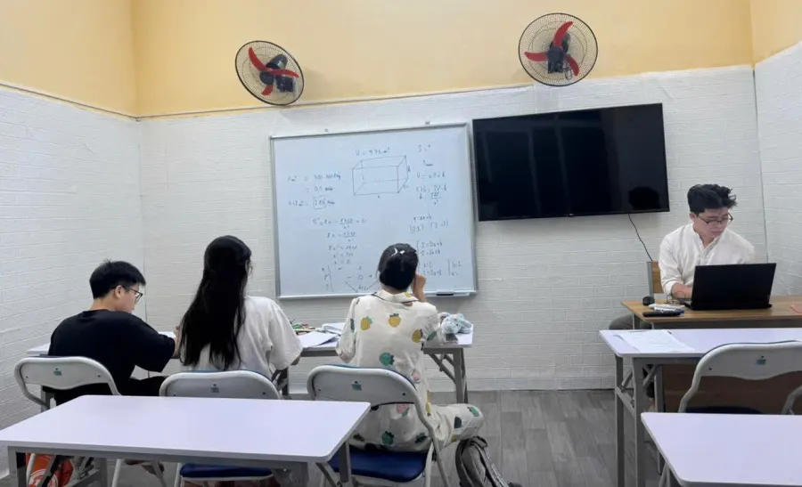 Trung Tâm Luyện Thi Hồng Long Academy