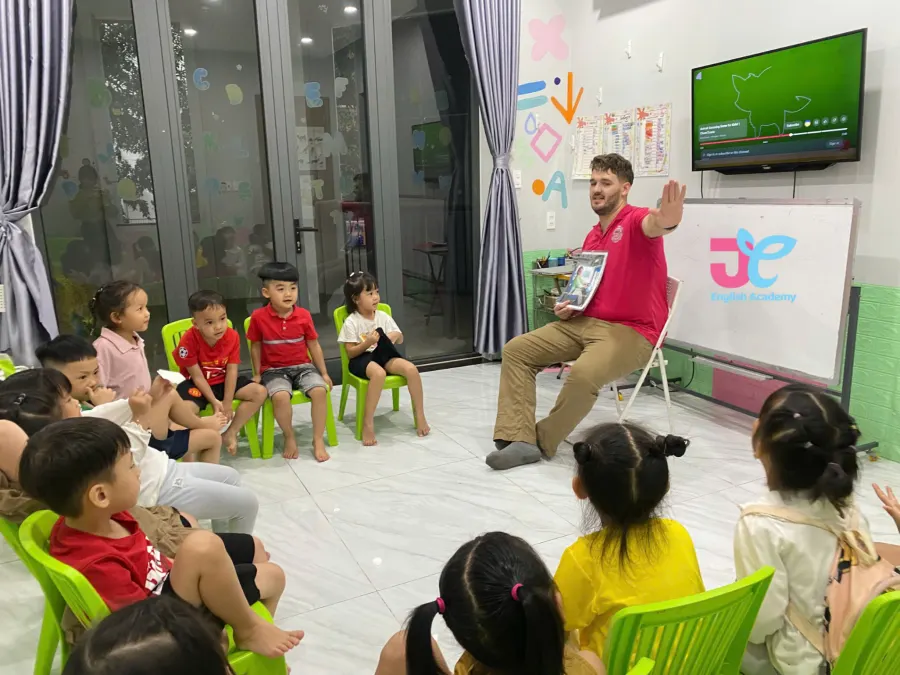J&E ENGLISH ACADEMY - Trung Tâm Anh Ngữ J&E Việt Nam - Phường Trấn Biên