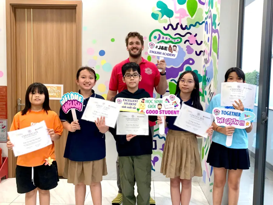 J&E ENGLISH ACADEMY - Trung Tâm Anh Ngữ J&E Việt Nam - Phường Trấn Biên