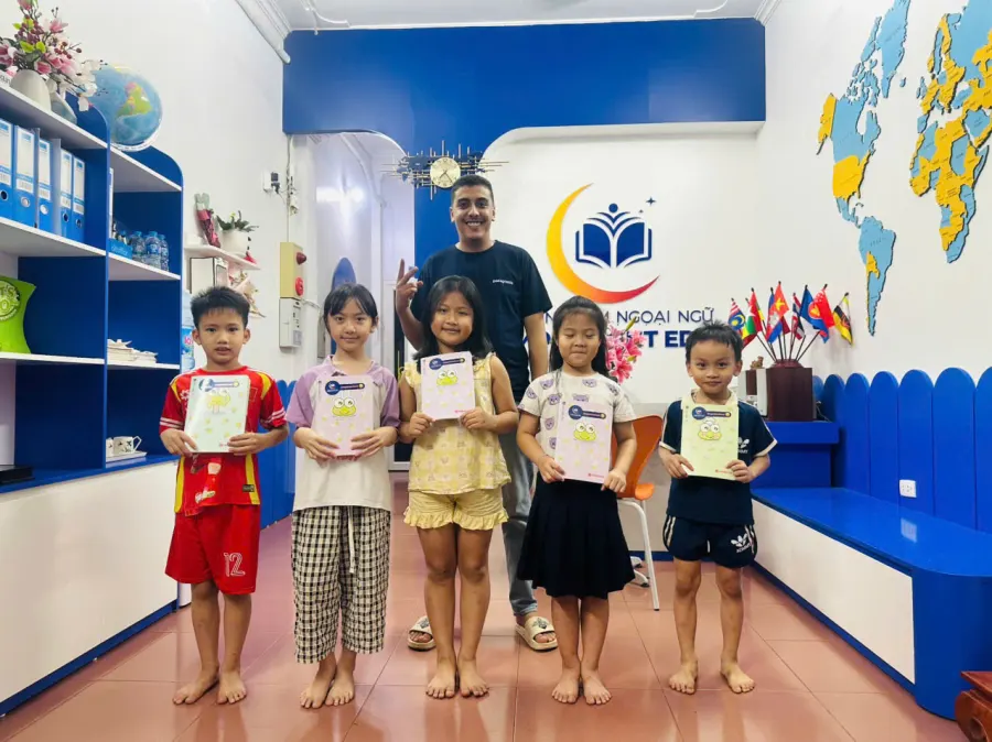 Trung Tâm Ngoại Ngữ Moonlight Edu - Ngọc Hồi
