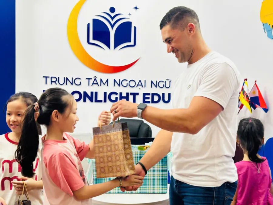 Trung Tâm Ngoại Ngữ Moonlight Edu - Ngọc Hồi