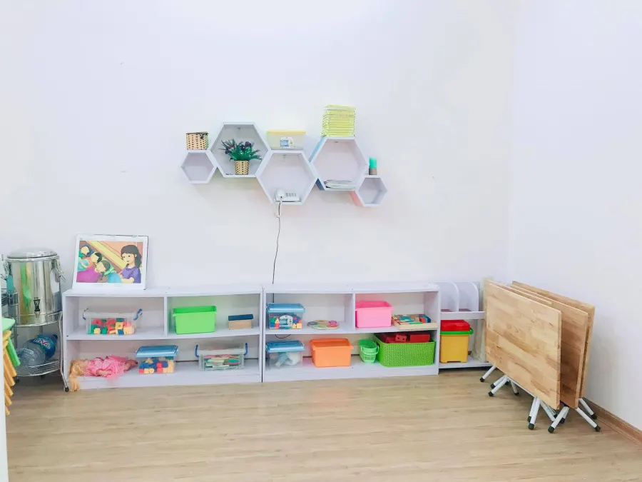 Trường mầm non Cầu Vồng (Rainbow Montessori Kindergarten)