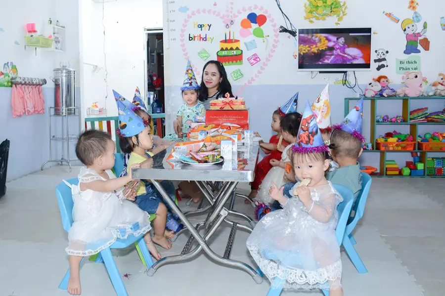 Nhóm trẻ Mặt Trời Hồng